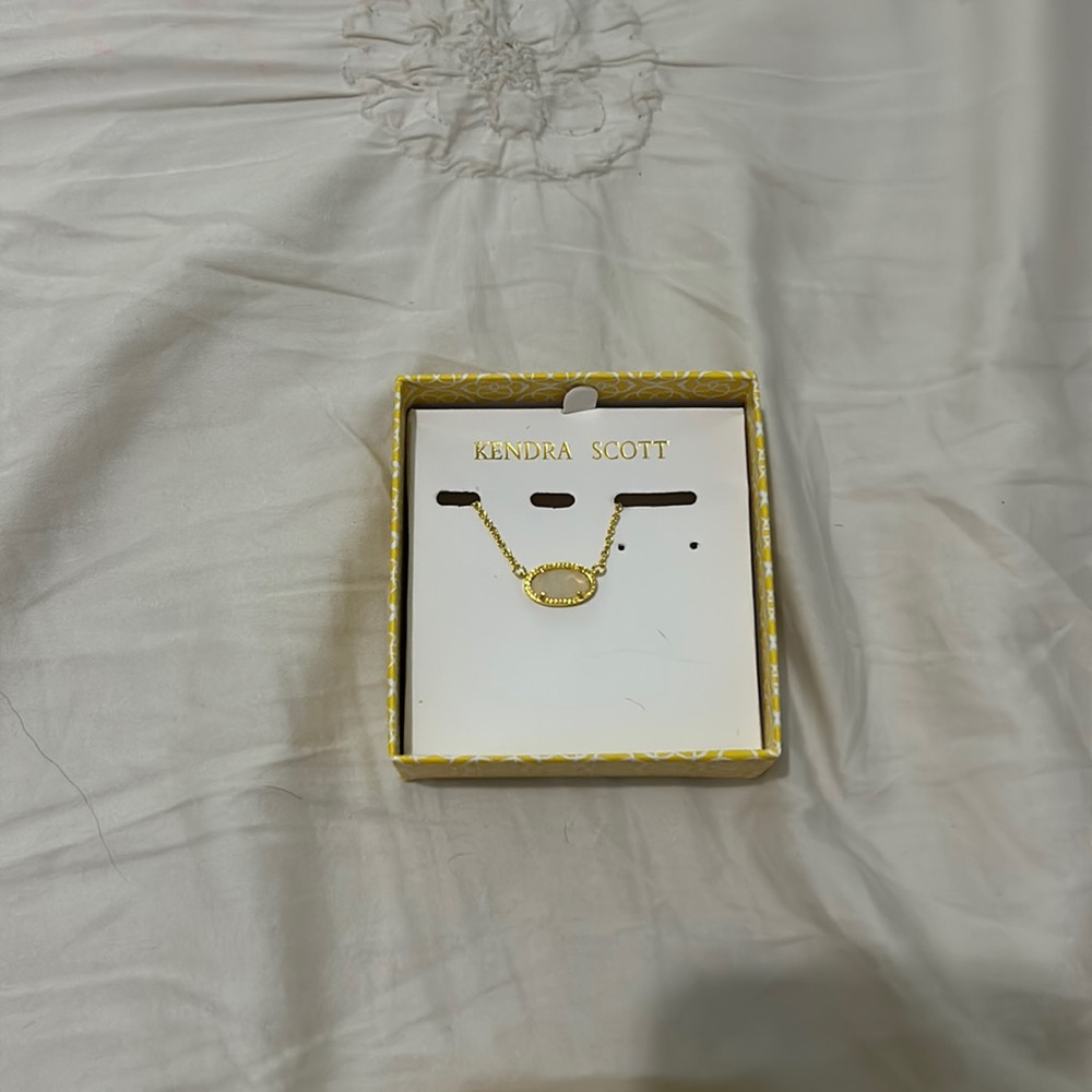 Kendra Scott Necklace new in box